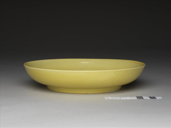 嬌黃釉盤