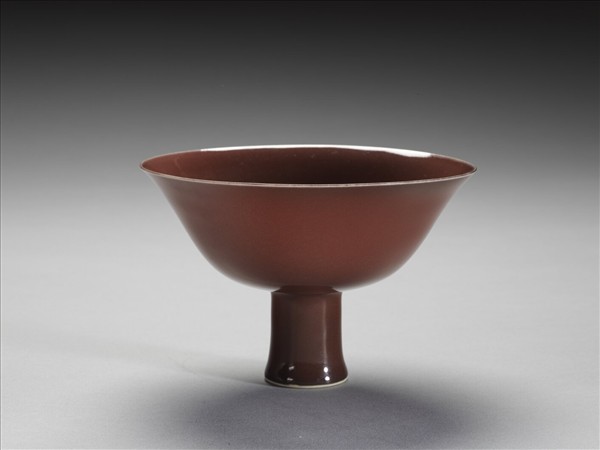 霽紅釉錐拱龍紋高足碗