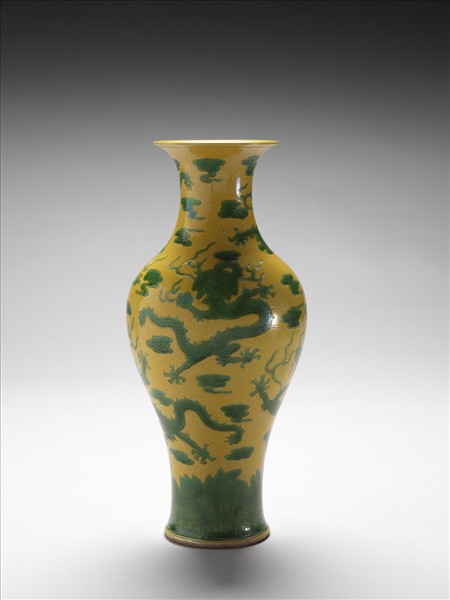 黃地綠彩五龍紋瓶