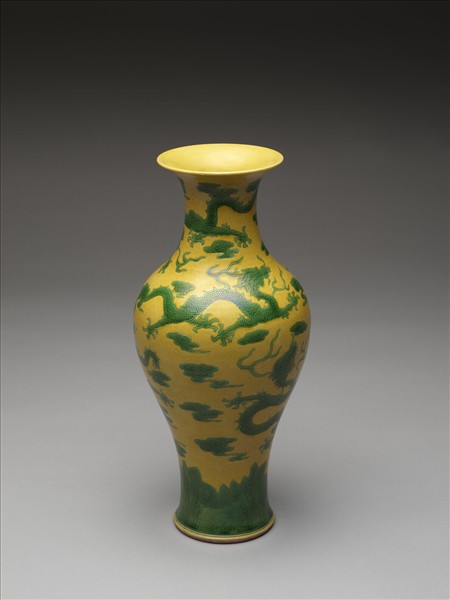 黃地綠彩五龍紋瓶