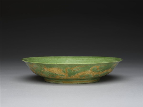 綠地黃彩龍紋盤
