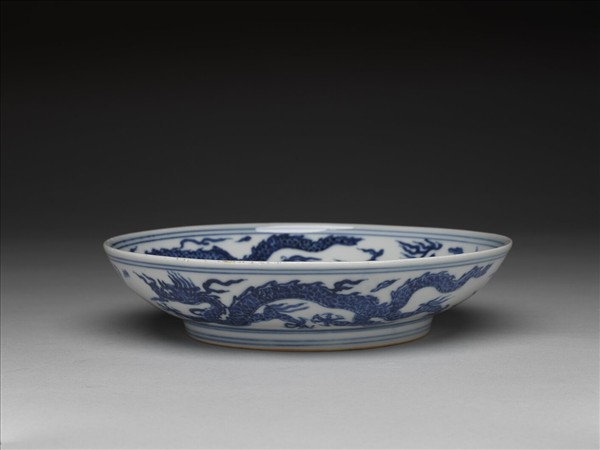 青花番蓮龍紋盤