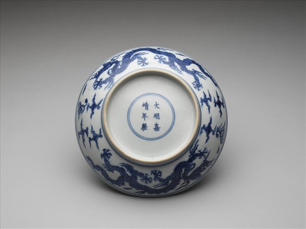 青花番蓮龍紋盤