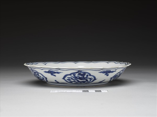 青花龍紋花式盤