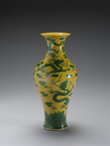 黃地綠彩五龍紋瓶