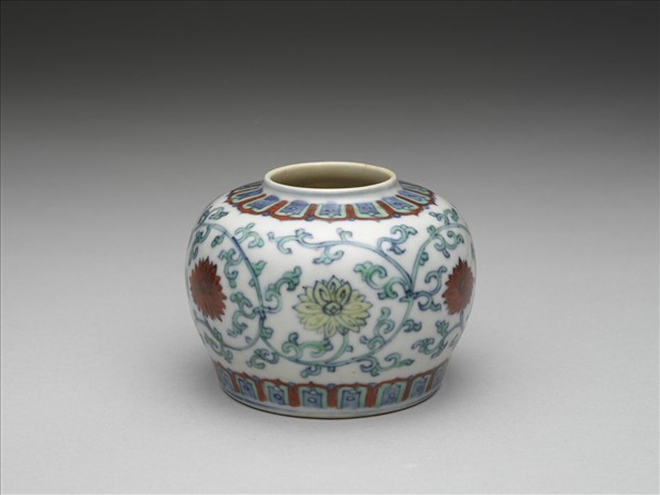 鬥彩花卉紋蓋罐