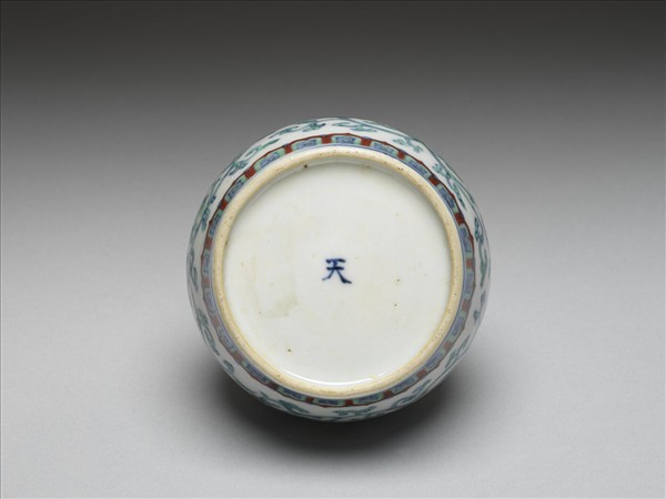 鬥彩花卉紋蓋罐