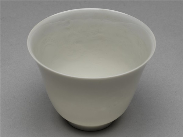 甜白半脫胎雙龍紋杯