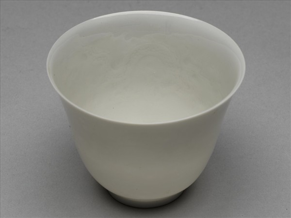 甜白半脫胎雙龍紋杯