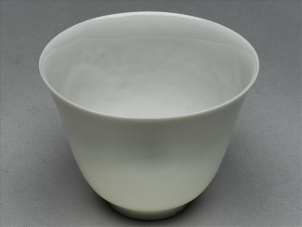 甜白半脫胎雙龍紋杯