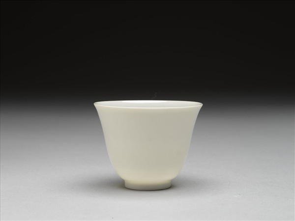 甜白半脫胎雙龍紋杯