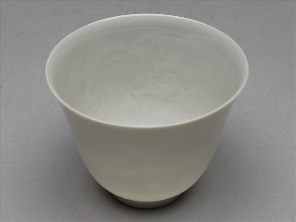 甜白半脫胎雙龍紋杯