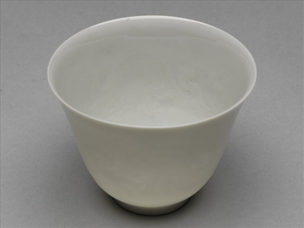 甜白半脫胎雙龍紋杯