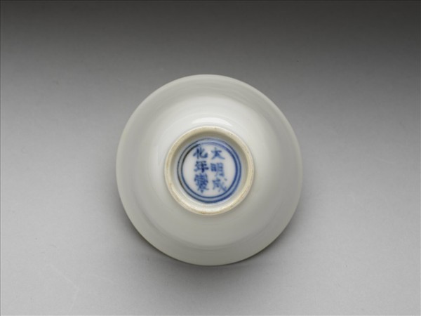 甜白半脫胎雙龍紋杯