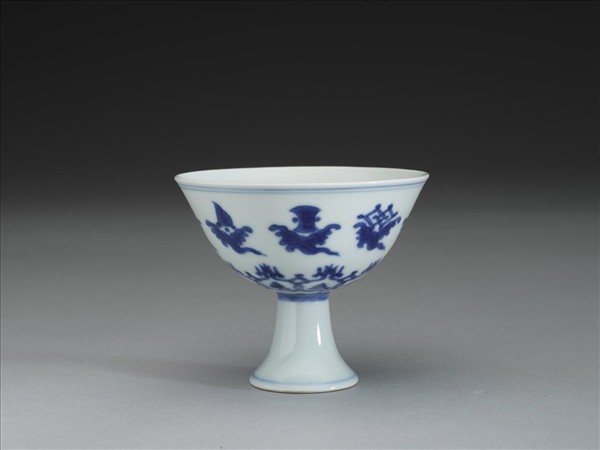 青花八寶紋高足杯