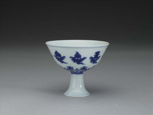 青花八寶紋高足杯