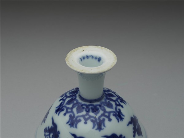 青花八寶紋高足杯