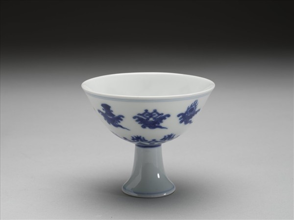 青花八寶紋高足杯