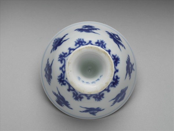 青花八寶紋高足杯