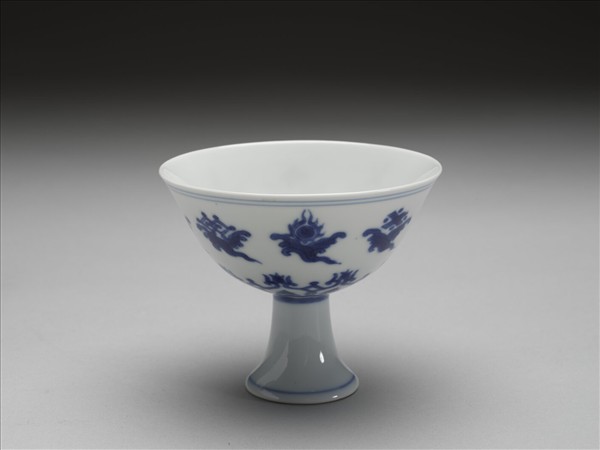 青花八寶紋高足杯