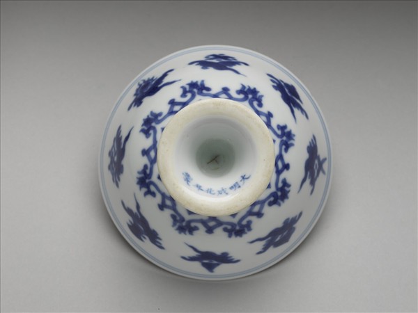 青花八寶紋高足杯