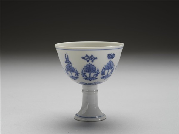 青花番蓮托八寶紋高足杯