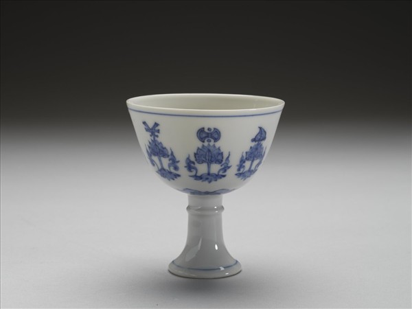 青花番蓮托八寶紋高足杯
