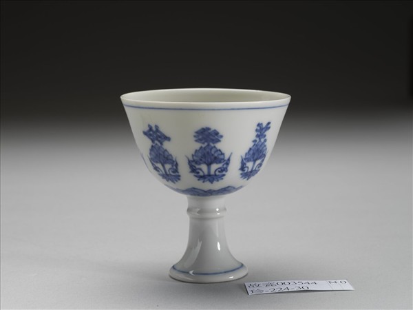 青花番蓮托八寶紋高足杯