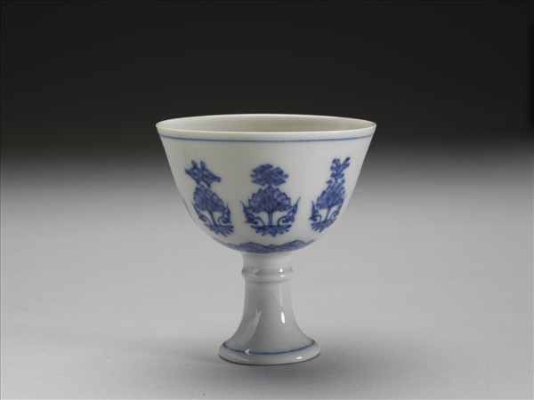 青花番蓮托八寶紋高足杯