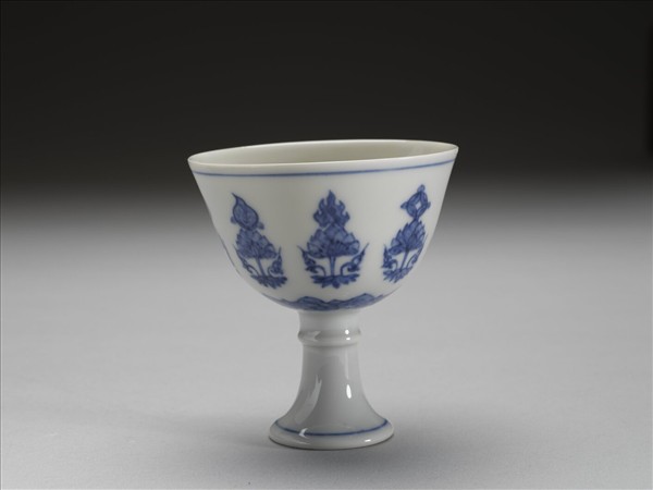 青花番蓮托八寶紋高足杯