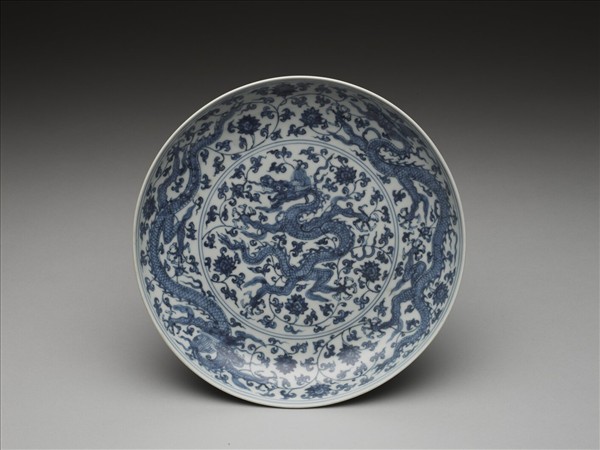 青花番蓮龍紋盤