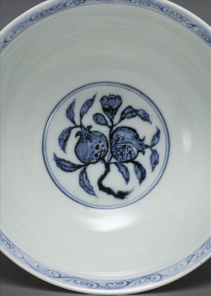 青花花果紋碗