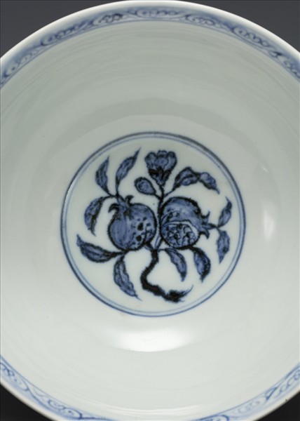 青花花果紋碗