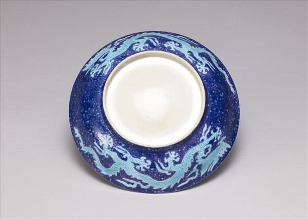 霽青孔雀藍釉龍紋盤