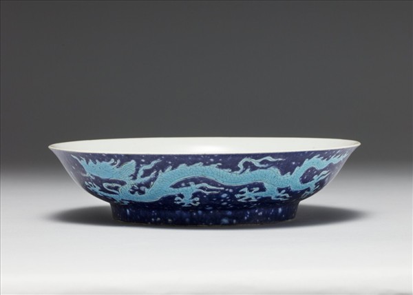 霽青孔雀藍釉龍紋盤