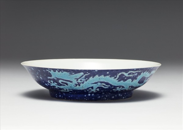 霽青孔雀藍釉龍紋盤