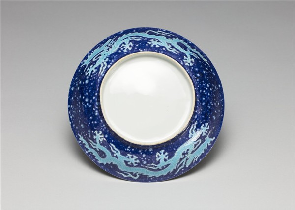 霽青孔雀藍釉龍紋盤