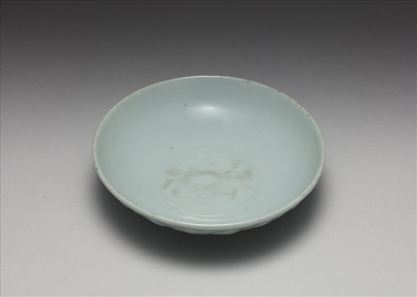 龍泉窯 青瓷蓮瓣紋盤