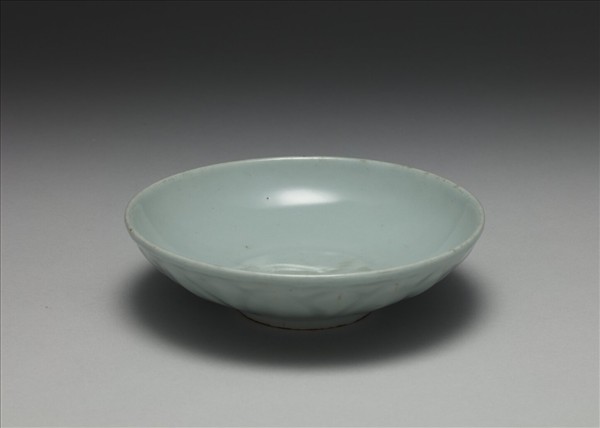 龍泉窯 青瓷蓮瓣紋盤