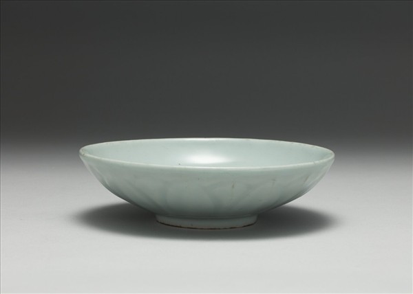 龍泉窯 青瓷蓮瓣紋盤