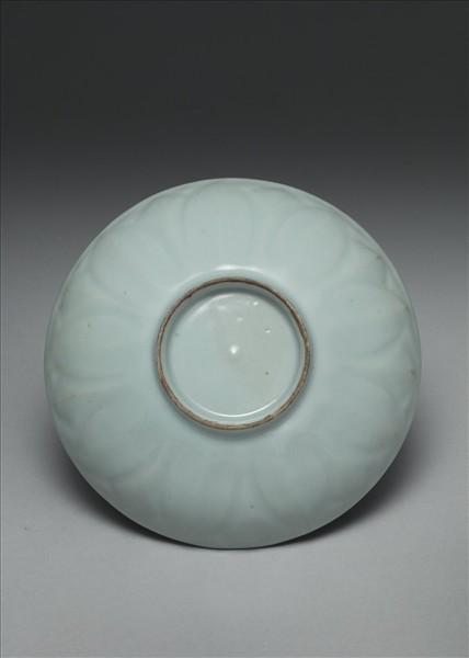 龍泉窯 青瓷蓮瓣紋盤