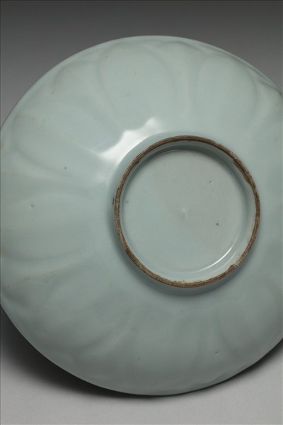 龍泉窯 青瓷蓮瓣紋盤