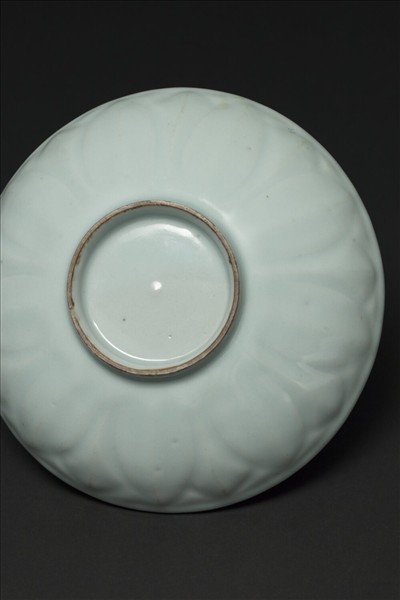 龍泉窯 青瓷蓮瓣紋盤