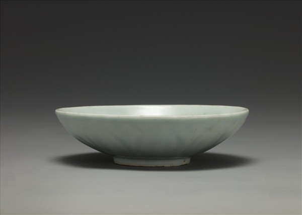 龍泉窯 青瓷蓮瓣紋盤