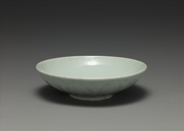 龍泉窯 青瓷蓮瓣紋盤