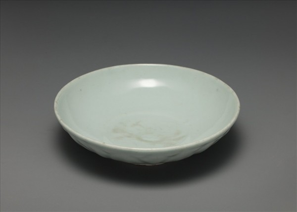 龍泉窯 青瓷蓮瓣紋盤