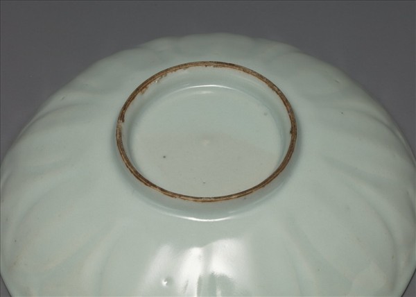 龍泉窯 青瓷蓮瓣紋盤