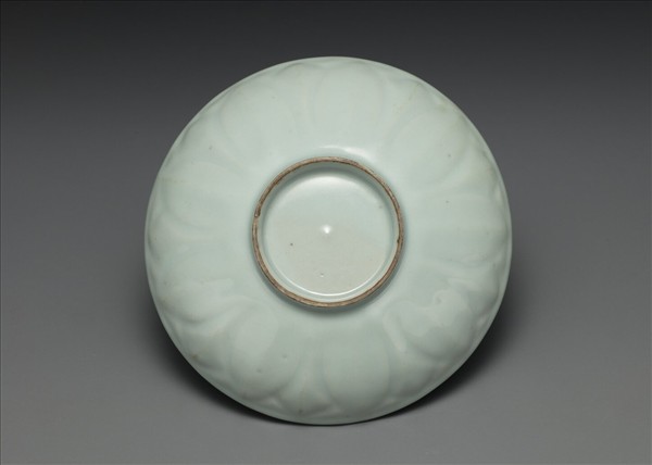 龍泉窯 青瓷蓮瓣紋盤