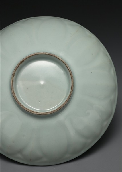 龍泉窯 青瓷蓮瓣紋盤