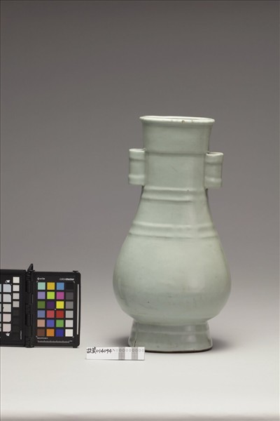 龍泉窯 青瓷弦紋貫耳壺